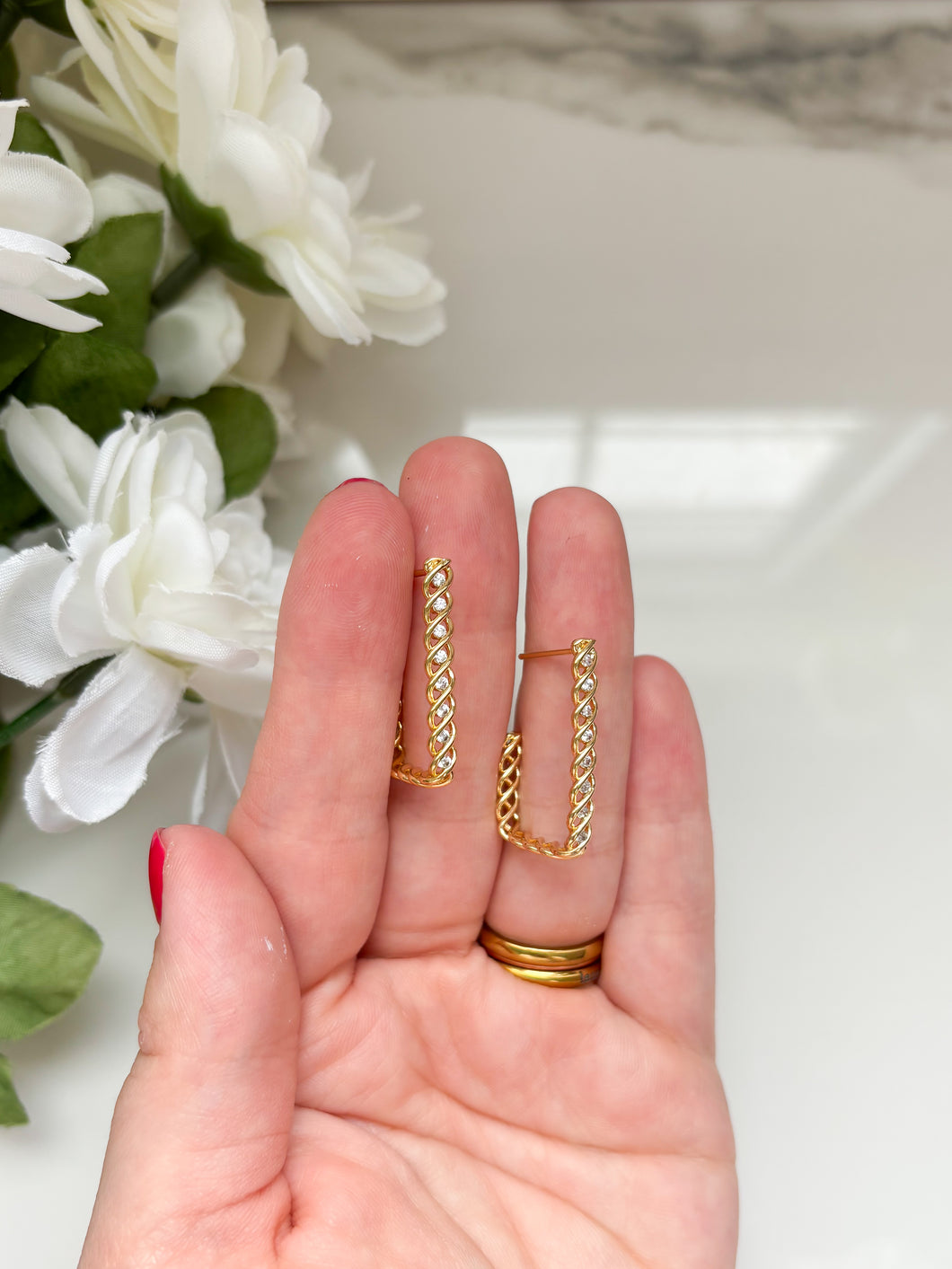 Diamond twist hoops